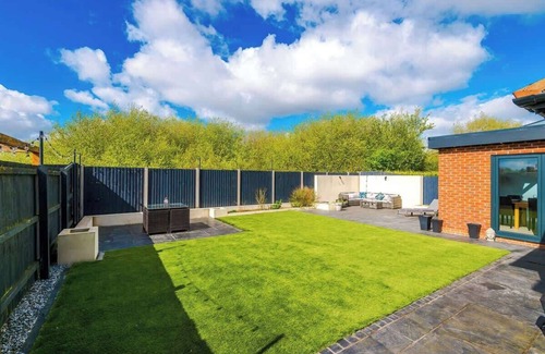 Chester House | 5 bed Luxury Retreat with Spacious Living Spaces