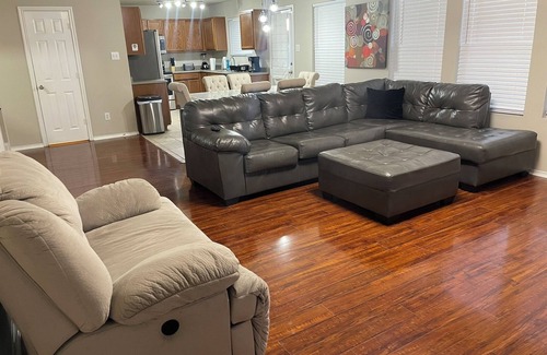 Wetmore House | 5 bed, 2.5 bath and pool table by JW Mariott