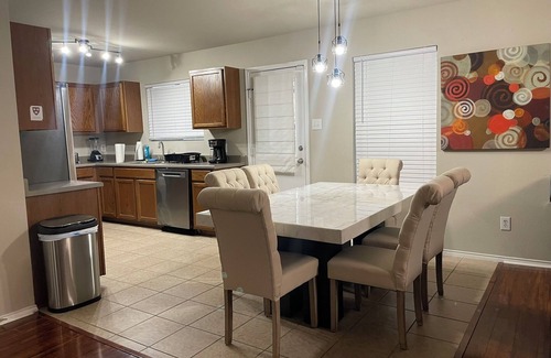 Wetmore House | 5 bed, 2.5 bath and pool table by JW Mariott