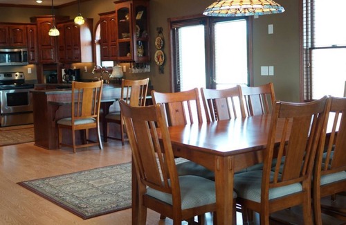 Oacoma House | 5 Bed/3.5 Bath-Sleeps Up To 17-easy I-90 on/off Chamberlain/Oacoma