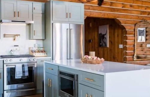 Honey Creek Cabin | 5 bed 3 bath cabin SE WI 1hr fr Chicago!