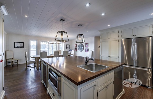 Bala Cottage | 5 bed 3 bath cottage on Lake Muskoka, SW Exposure, Sunsets!