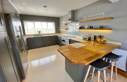 Constantine Bay House | 5 bed, 3 bath detached holiday home close to Constantine Bay beach with parking