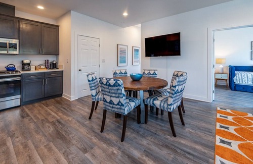 Harbor House | 5 bed/4 ba DOWNTOWN
