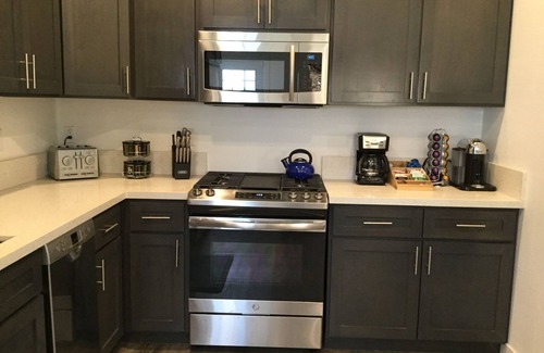 Harbor House | 5 bed/4 ba DOWNTOWN