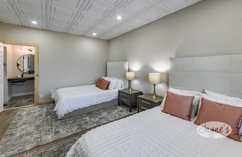 Penetanguishene Cottage | 5 bed 4 bath cottage on Georgian Bay