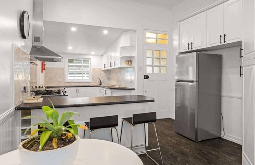 Newtown House | 5 Bed 5 Bath Urban Getaway Ipswich Central