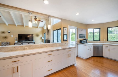 Araby House | 5 Bed Araby Cove Estate Views, Pool, Game Room, Ev