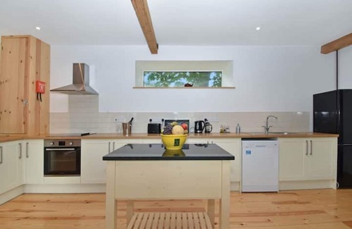 Isle of Thanet House | 5 Bed Barn Conversion - with private hot tub!