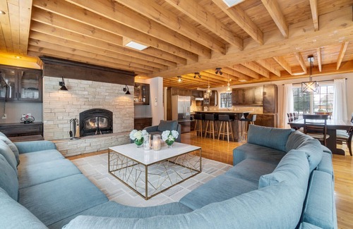 Saint Ferreol les Neiges House | 5 bed hot tub 3 bathroom mt St. Anne