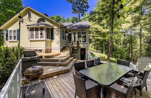 Torrance Cottage | 5 Bed Cottage & 2 Bunkies! Boathouse Rooftop Deck with Sunsets!