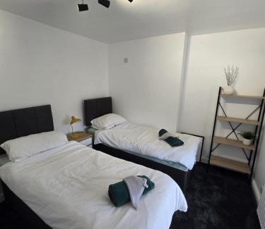 Fishlake House | 5 Bed Cottage Free Parking