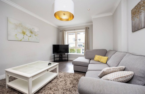 Dublin House | 5-bed Dream Home By Sea & City with free parking