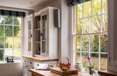 West Chinnock House | 5-Bed Georgian Home, Pool, BBQ & Games Rooms