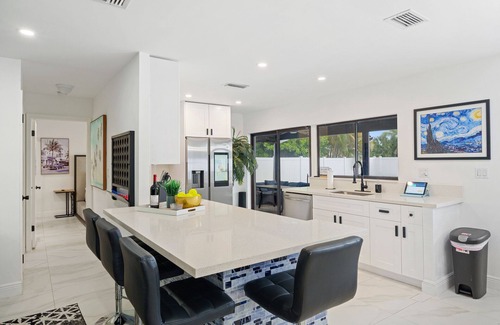 Boca Raton House | 5 bed heated salt pool and spa in West Boca Raton