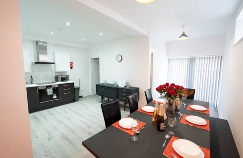 Fenham House | 5-Bed Home @ Newcastle upon Tyne