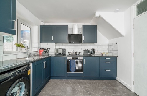 Havering House | 5 Bed House - Sleeps 11 - Garden