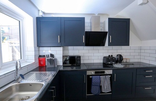 Havering House | 5 Bed House - Sleeps 11 - Garden