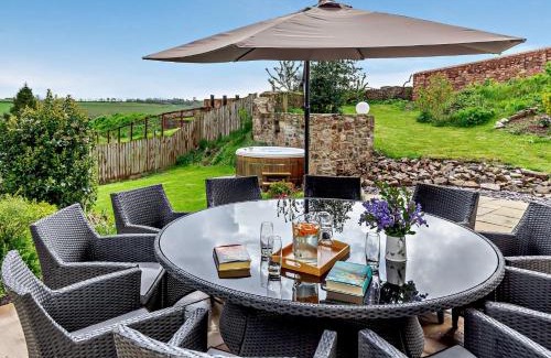 Cornwall House | 5 Bed in Ashbrittle 77900
