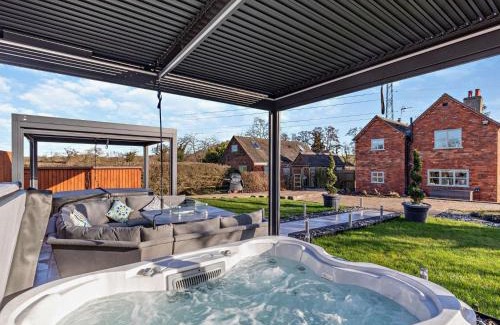 Hoar Cross House | 5 Bed in Hoar Cross 94191