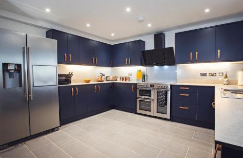 Huntley House | 5 Bed in Huntley 75701