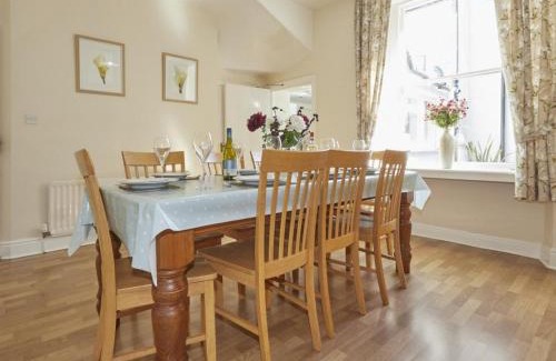 Keswick House | 5 Bed in Keswick SZ291