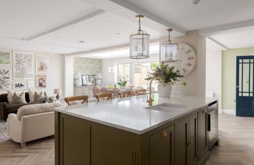 New Forest District House | 5 Bed in Lymington 96189