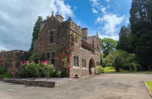 Monmouth House | 5 Bed in Monmouth 94050