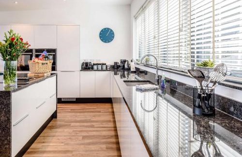 Westleigh House | 5 Bed in Westward Ho 80650