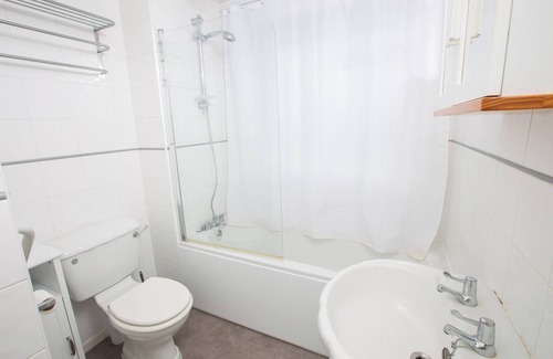 Tea Green House | 5 Bed Luxurious & beautiful house near Luton Airport,