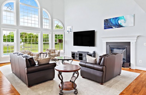 Clinton House | 5-Bed Luxury Corporate Rental with Pool & Office Space Near National Harbor