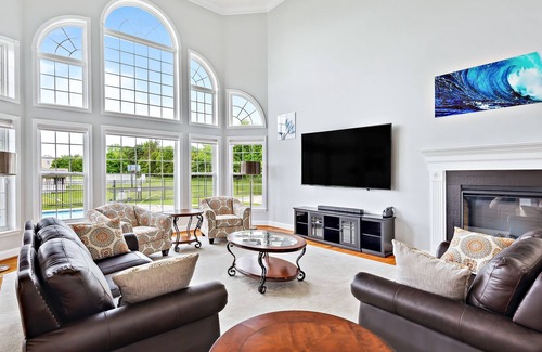 Clinton House | 5-Bed Luxury Corporate Rental with Pool & Office Space Near National Harbor