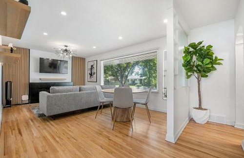 Northwest Calgary Apartment | 5 bed Luxury Home Steps to DT, River and Hospital