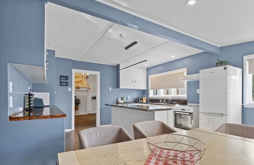 Kaikoura House | 5-Bed (own bathrooms) Villa & Hot Tub