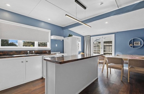 Kaikoura House | 5-Bed (own bathrooms) Villa & Hot Tub
