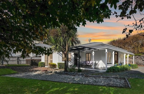 Kaikoura House | 5-Bed (own bathrooms) Villa & Hot Tub