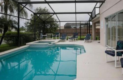 Crescent Lakes Villa | 5 bed private lakeside villa and south facing pool