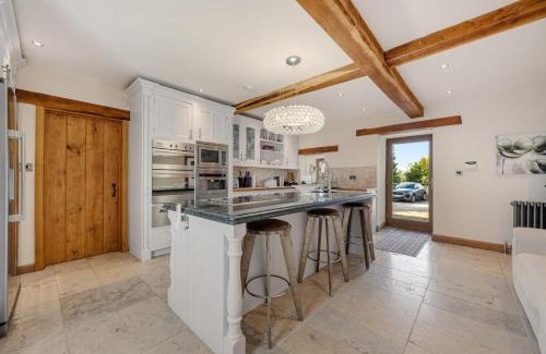 Ripley House | 5-Bed Retreat Sleeps 12 in Harrogate with Hot Tub