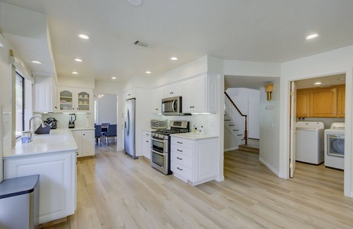 Loma Linda House | 5 bed room Midcentury home 2 Miles from Loma Linda Medical Center
