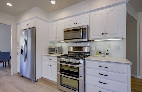 Loma Linda House | 5 bed room Midcentury home 2 Miles from Loma Linda Medical Center