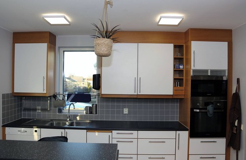 Soder Villa | 5-Bed-Rooms House with Jacuzzi, Free Parking, and 2 Toilet-Bathrooms in Malmö