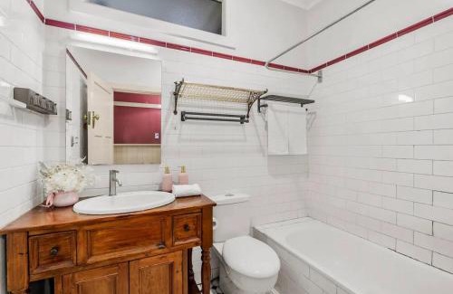 Croydon House | 5-Bed Secret Garden House