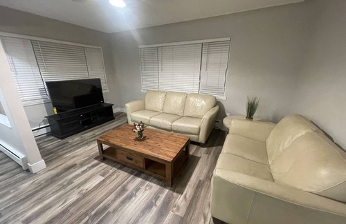 West Bloomfield House | 5 Bedroom Freshly Updated Home!