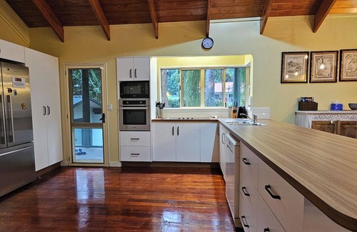Muri Cabin | 5-Bedrm Family Oasis: Private Lodge w Pool, Sleeps 14, 3 Apartments, Free WIFI