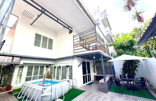 Ratchadaphisek House | 5 bedroom Family Friendly House Huai Khwang Bangkok