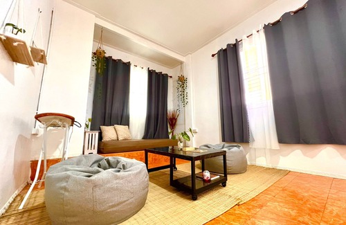 Ratchadaphisek House | 5 bedroom Family Friendly House Huai Khwang Bangkok