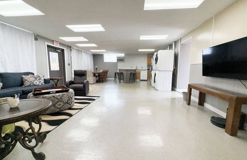 Anchor Bay Harbor Apartment | 5 bedroom, 1.5 Bath, Ground Floor, Ranch Style Unit, Sleeps 12, Boat Launch, NEW