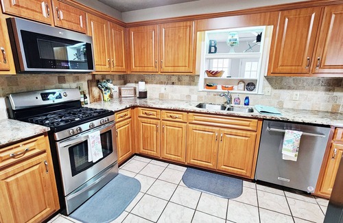 Phenix City House | 5 bedroom 2 1/2 bath house in Phenix City with beautiful pool, near Fort Moore.