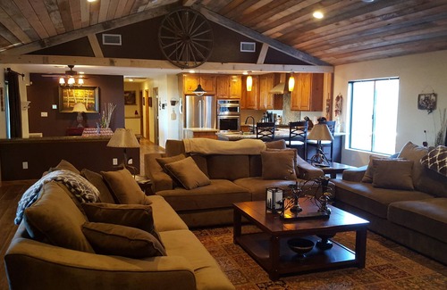 Springerville Cabin | 5 bedroom, 2.5 bath, w/pool table