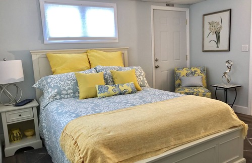 Olcott House | 5 bedroom, 2 bathroom home- Minutes from Niagara Falls